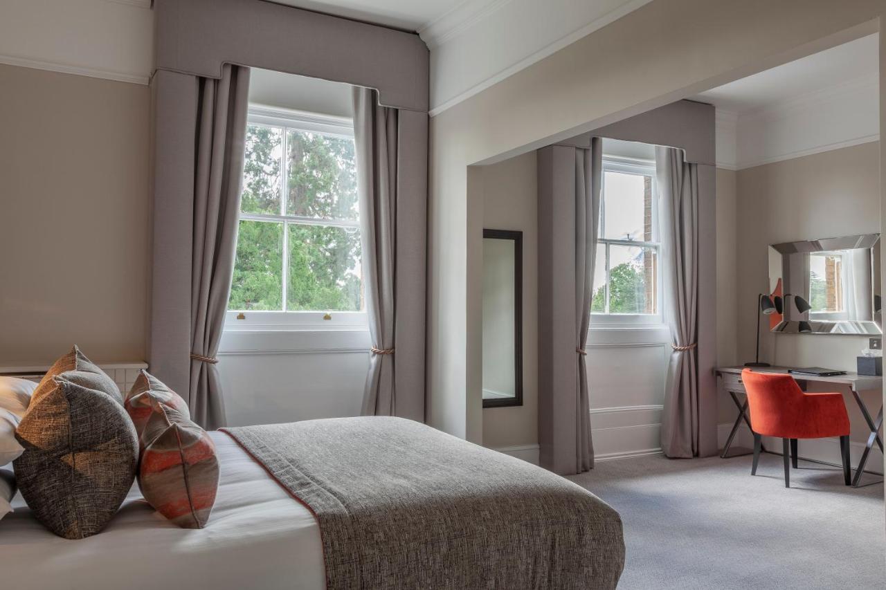 Oatlands Park Hotel Вейбридж Екстер'єр фото