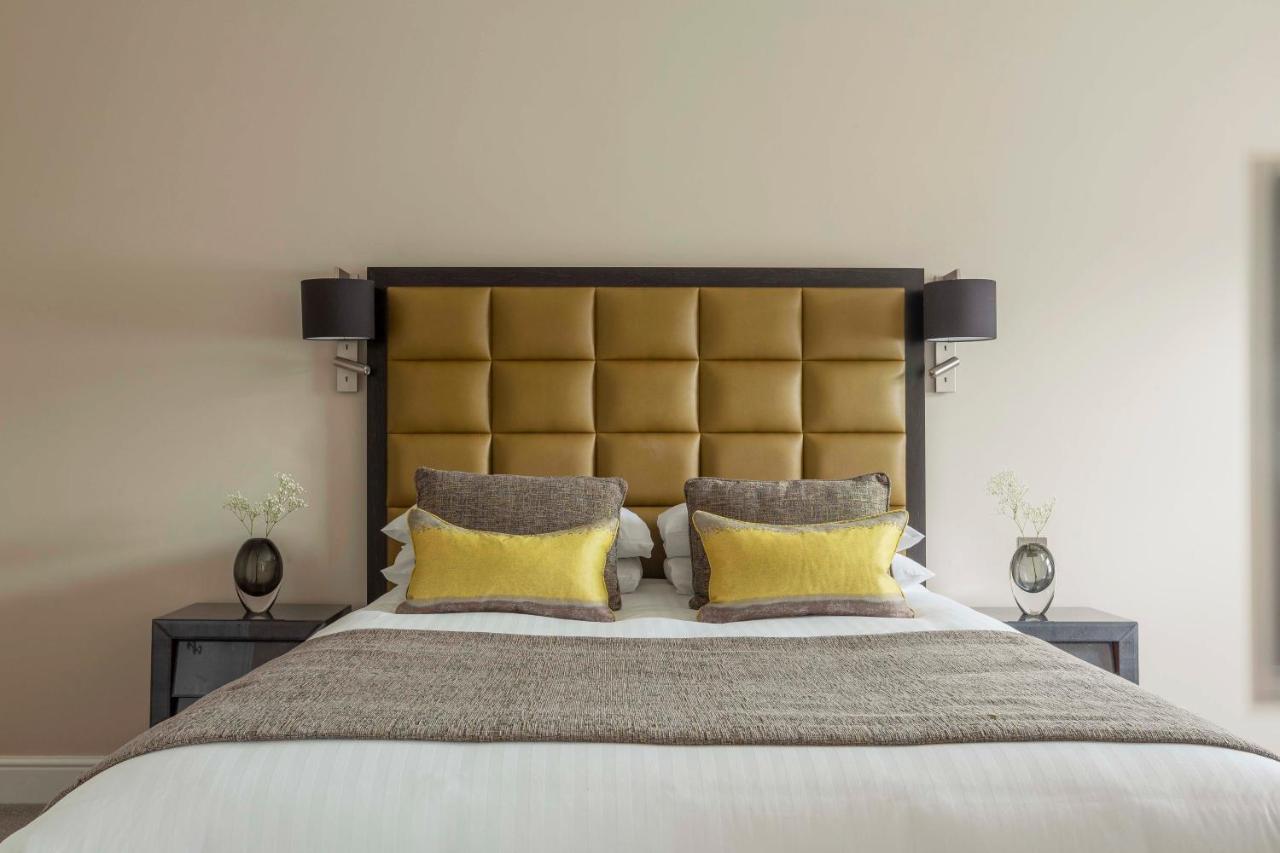Oatlands Park Hotel Вейбридж Екстер'єр фото