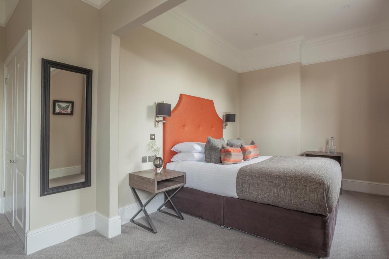 Oatlands Park Hotel Вейбридж Екстер'єр фото