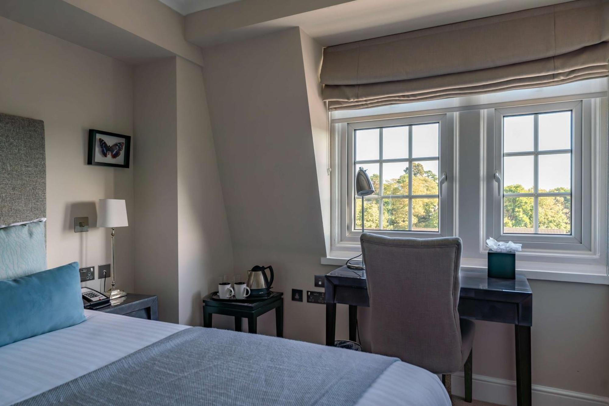 Oatlands Park Hotel Вейбридж Екстер'єр фото
