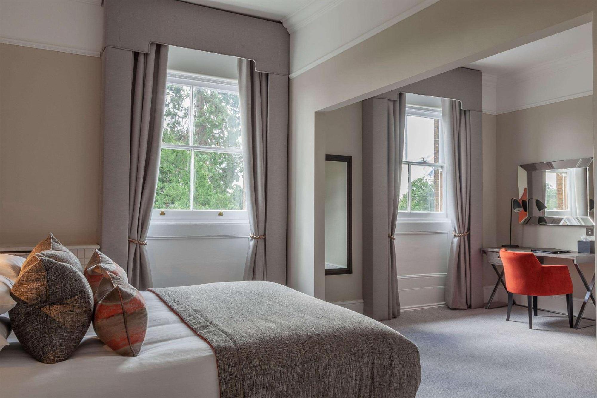 Oatlands Park Hotel Вейбридж Екстер'єр фото