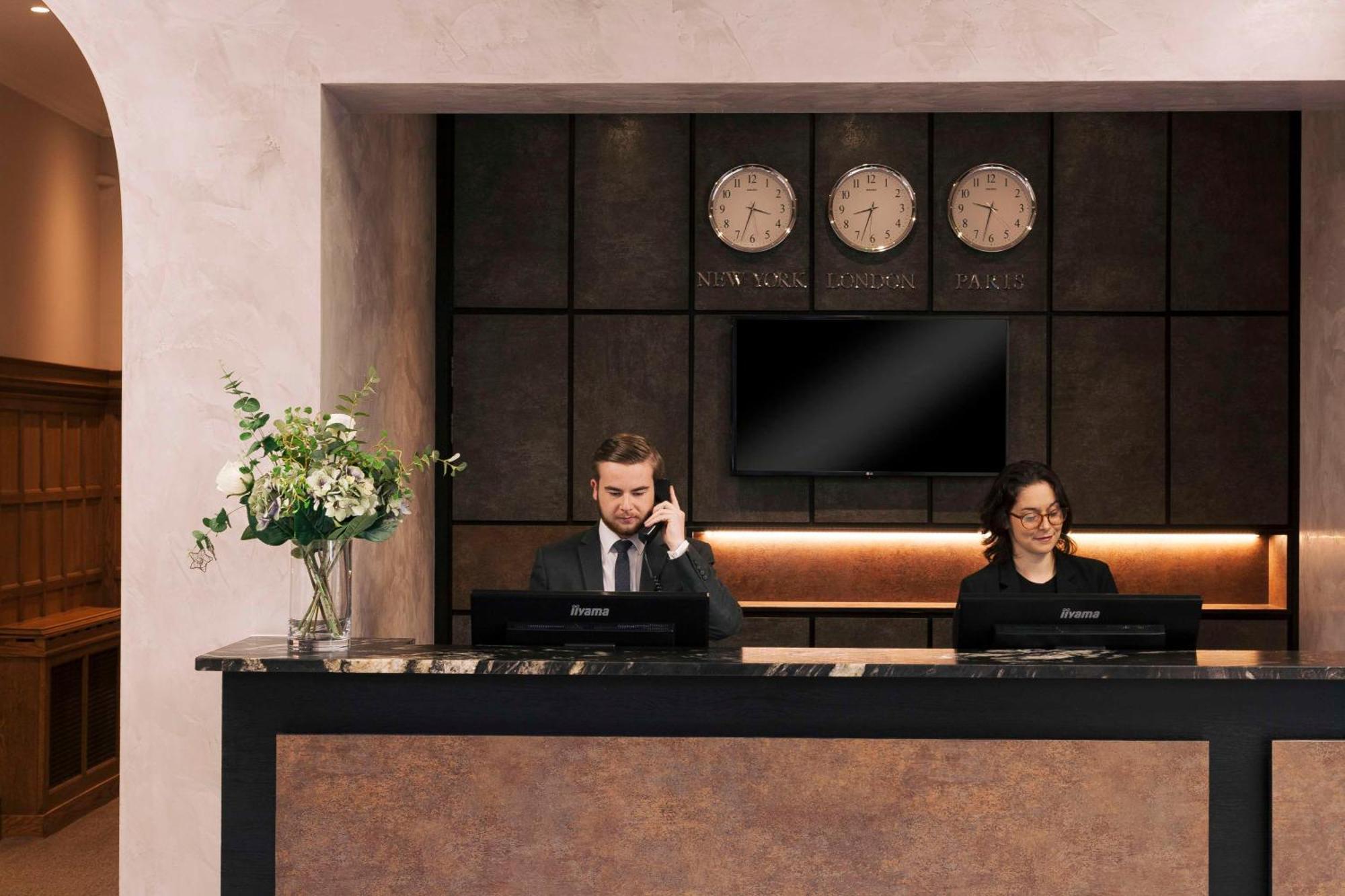 Oatlands Park Hotel Вейбридж Екстер'єр фото