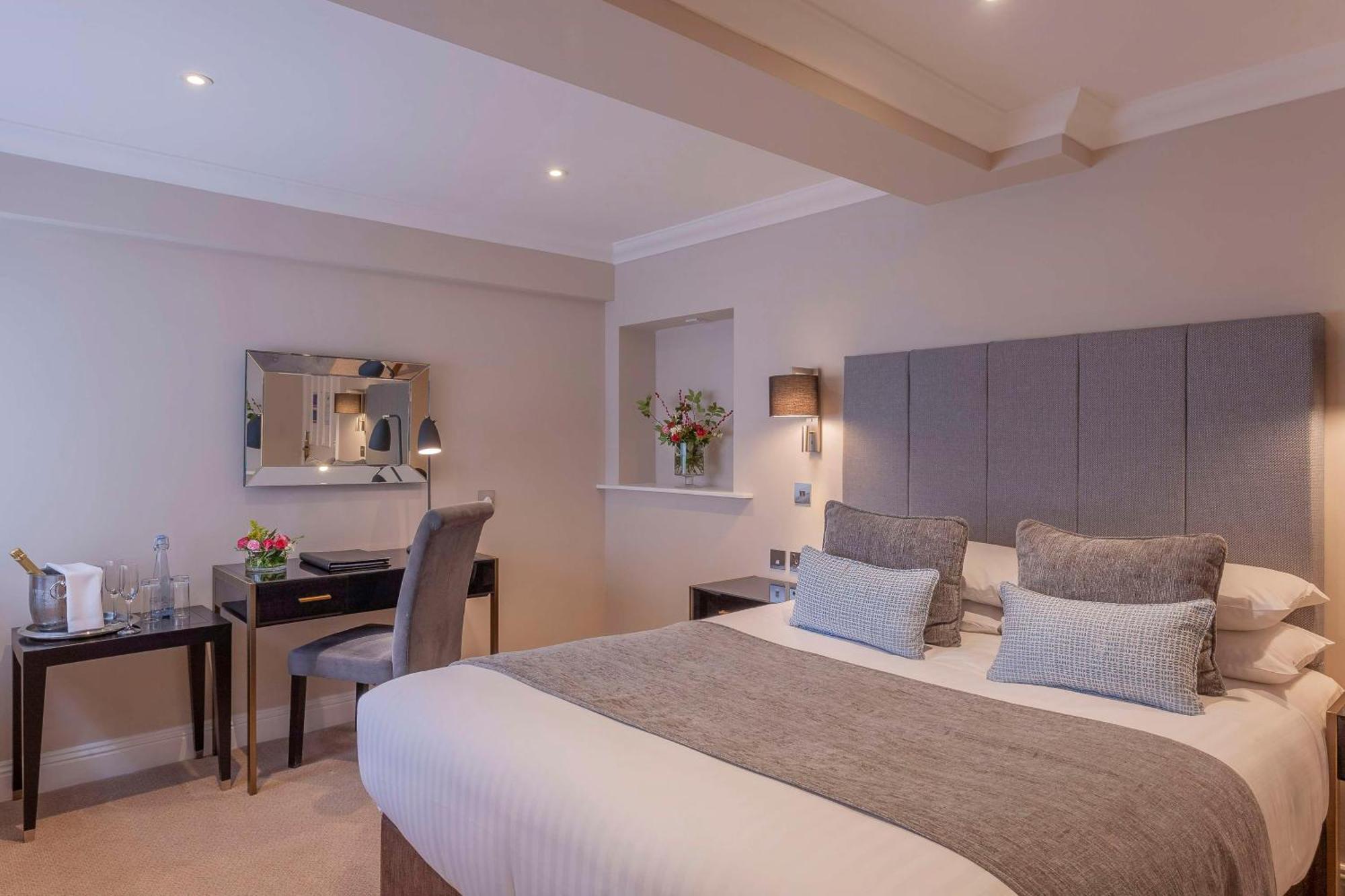 Oatlands Park Hotel Вейбридж Екстер'єр фото