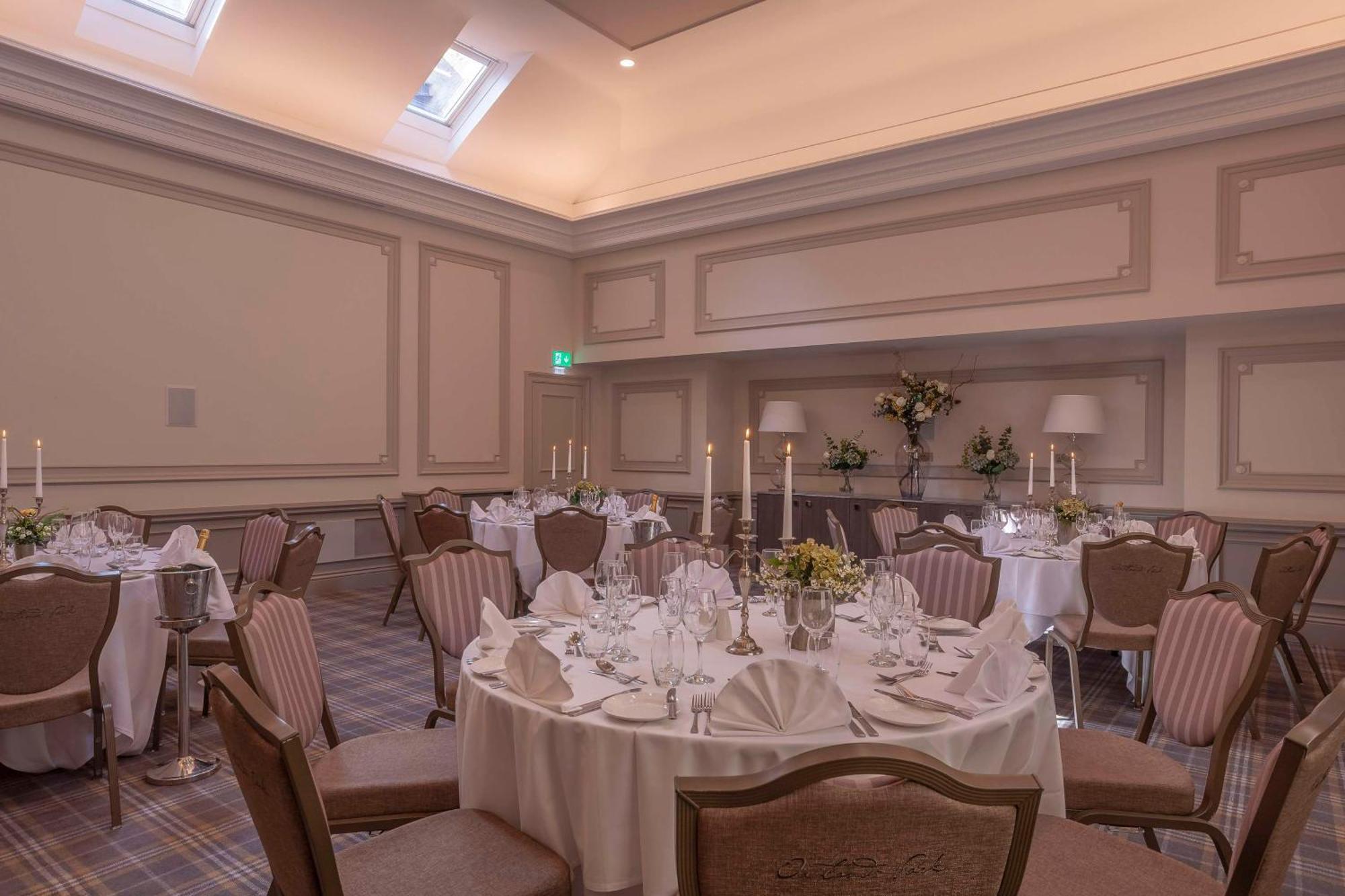 Oatlands Park Hotel Вейбридж Екстер'єр фото