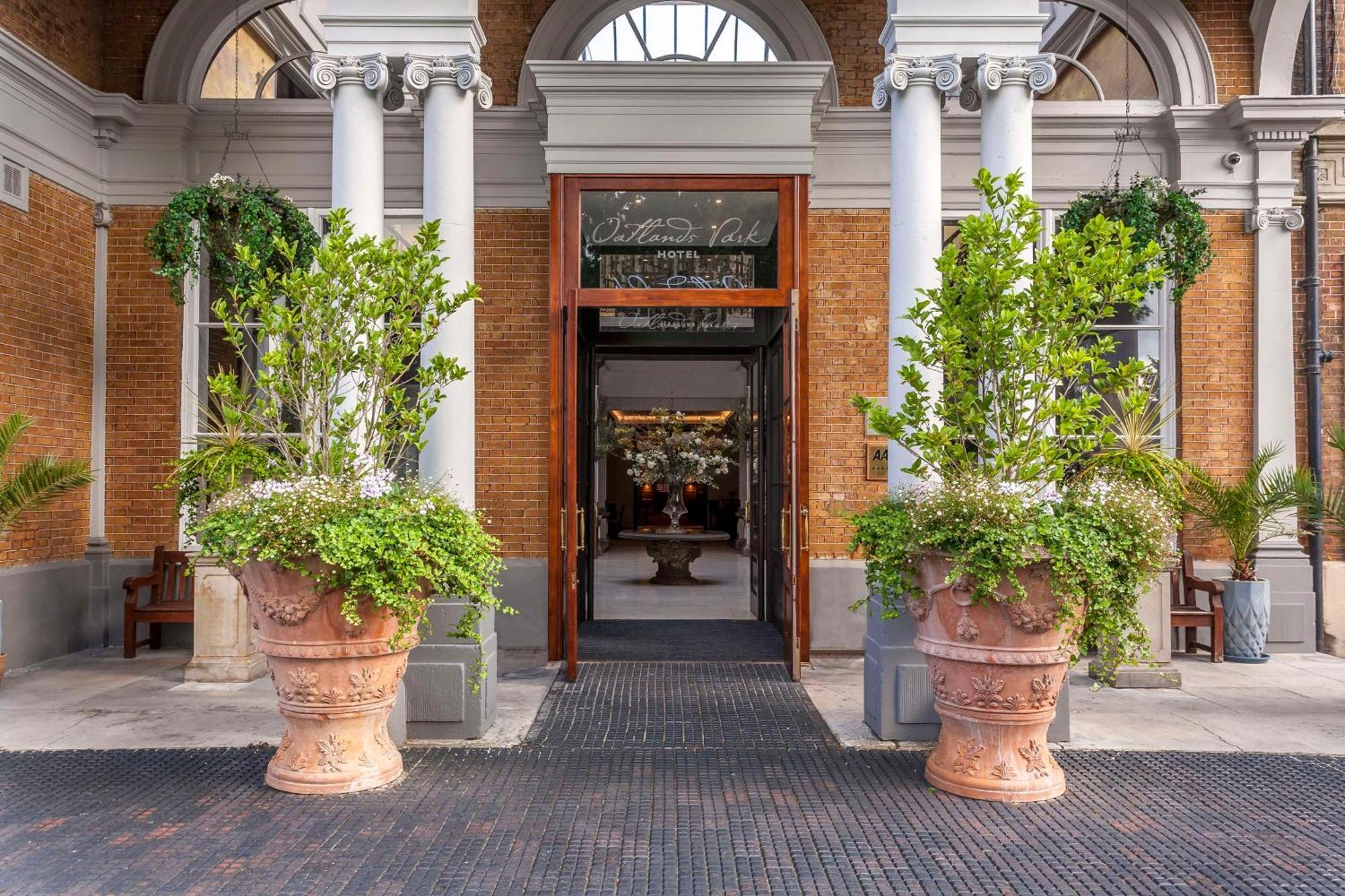 Oatlands Park Hotel Вейбридж Екстер'єр фото