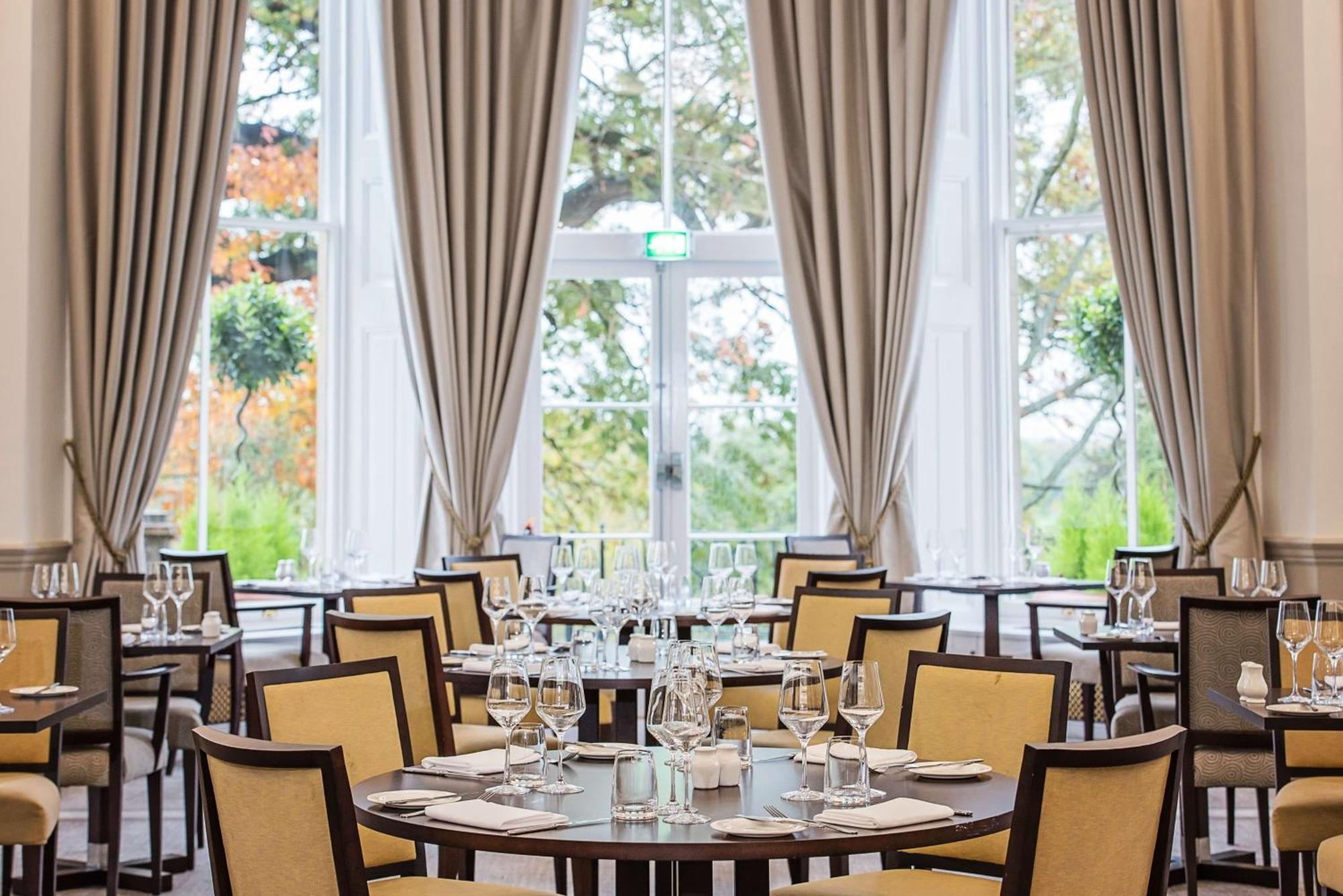 Oatlands Park Hotel Вейбридж Екстер'єр фото