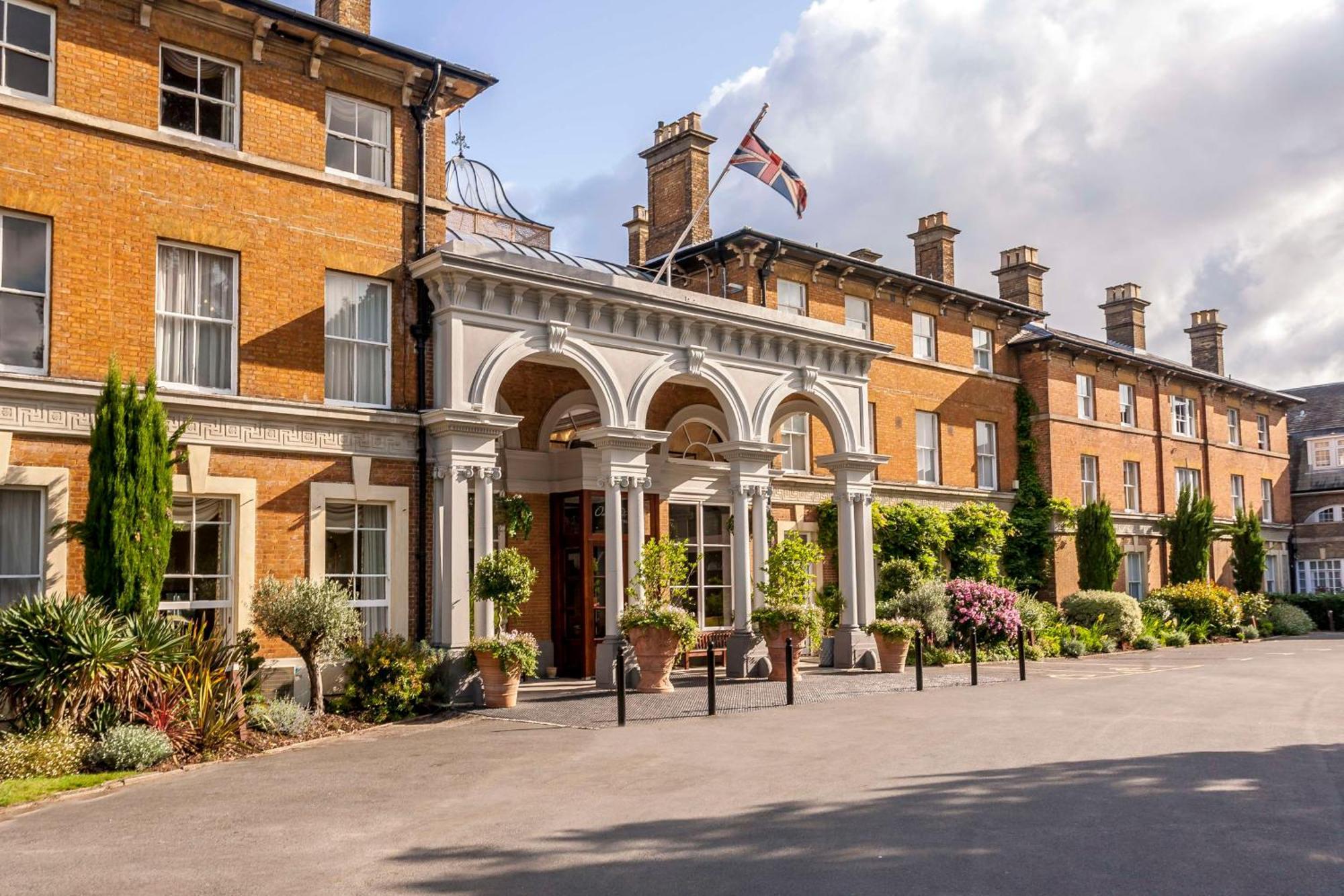 Oatlands Park Hotel Вейбридж Екстер'єр фото