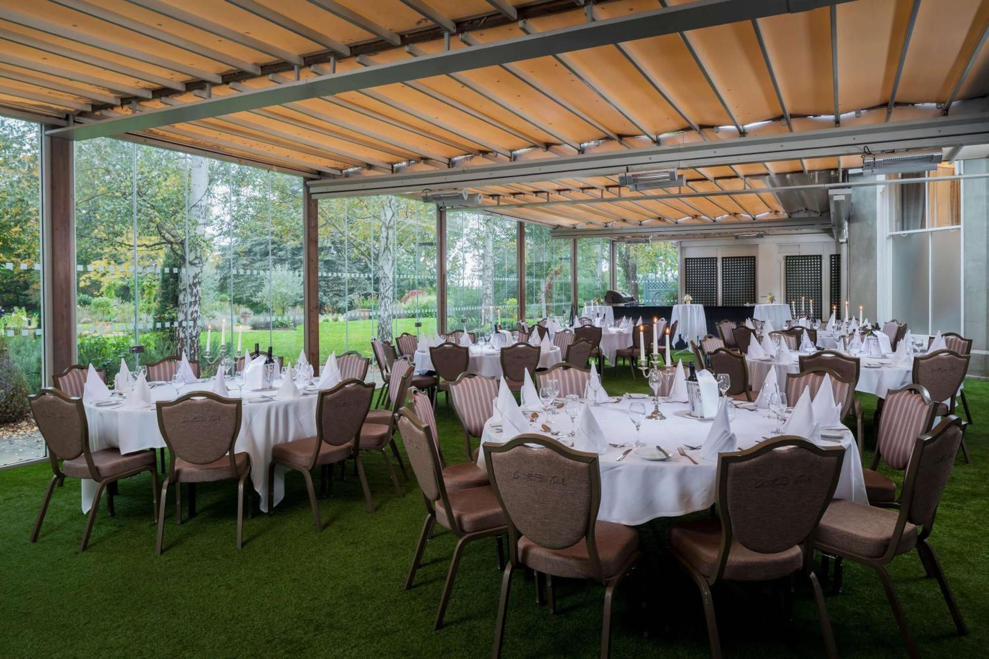 Oatlands Park Hotel Вейбридж Екстер'єр фото